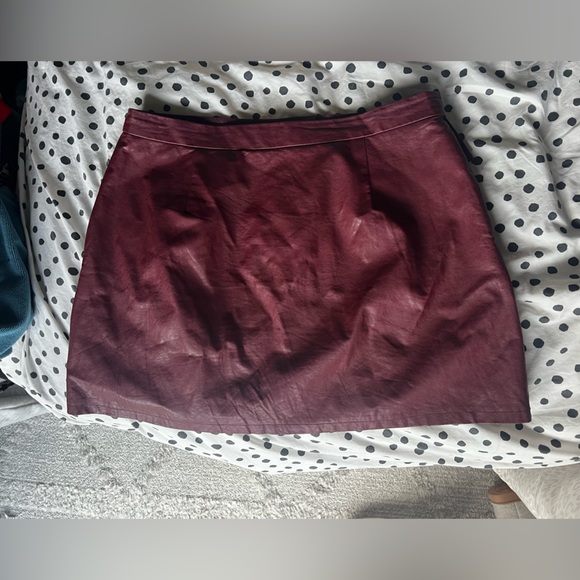 Zara XL Maroon/Red Leather Like Mini Skirt with gold buttons - Picture 7 of 11